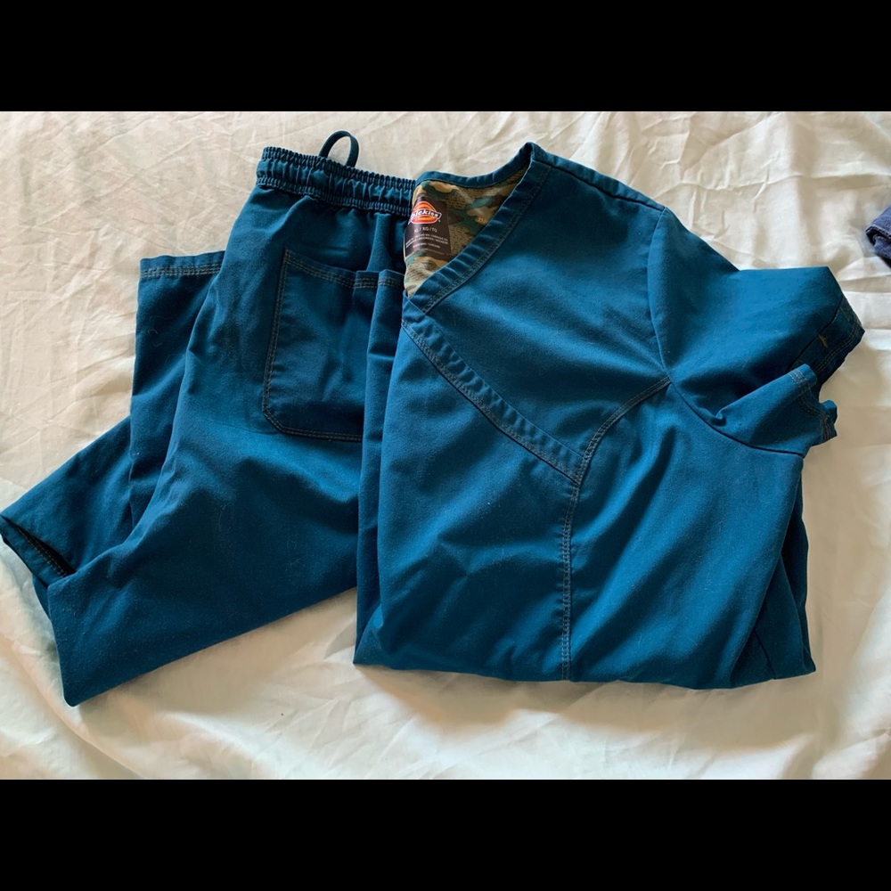 Scrub set